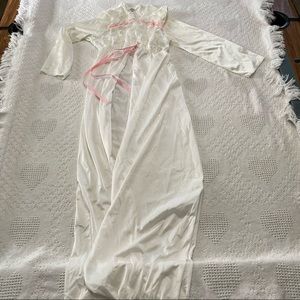 Vintage Taryn Alexander Robe (L)